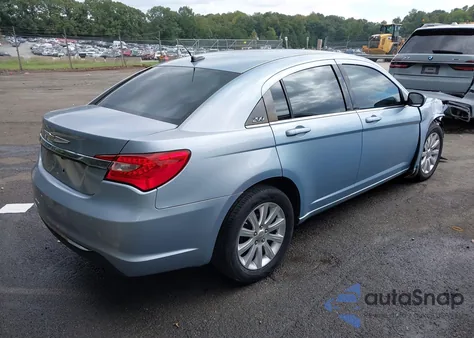 2013 Chrysler 200 Touring z USA, uszkodzony, nr VIN 1C3CCBBB8DN656877
